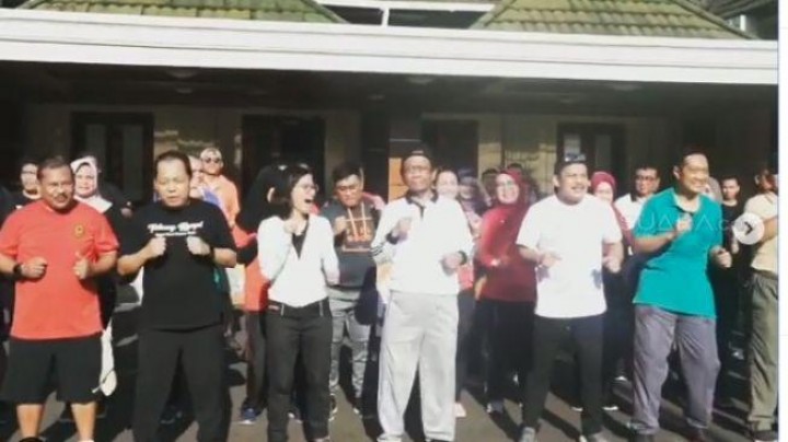 Lawan Wabah Corona dengan Main TikTok, Mahfud MD Goyang Tari Ubur-ubur