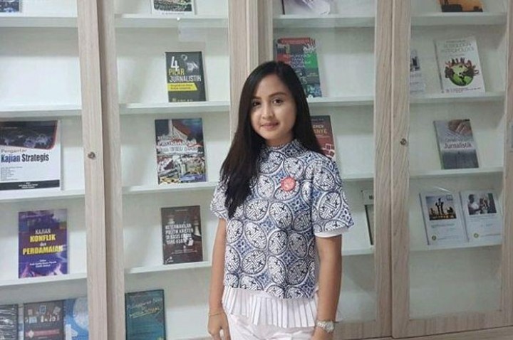 Jatuh Cinta pada Dosen Cantik, Mahasiswa UPN Nekat Ungkap Perasaan di Depan Suami Sang Dosen 