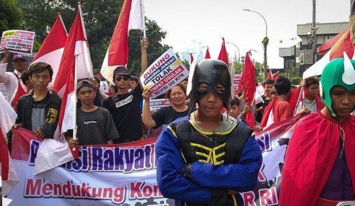 'Gundala' dan Remaja Tanggung Demo Dukung Revisi UU KPK 