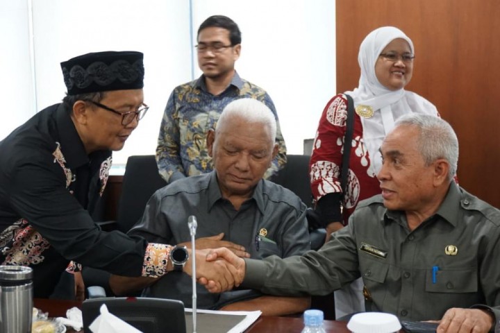 Datangi Gubernur Isran, Kyai Aus Tanya Persiapan Menyambut IKN