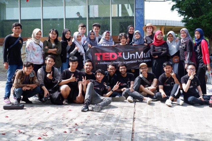 Pre Event TEDxUnmul Disambangi Ratusan Pengunjung, Pungut Sampah Plastik dan Bawa Pulang Hadiah