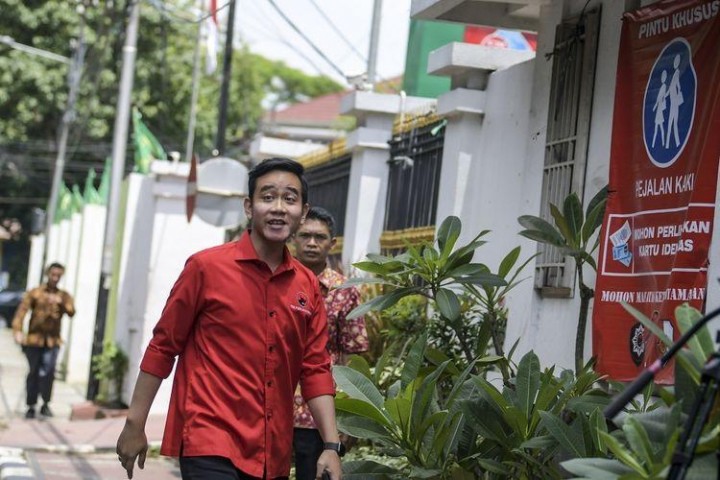 Jokowi Jawab Kritikan soal Eksperimen Dinasti Politik Keluarganya