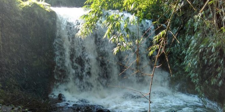 Air Terjun Elok di Pinggir Jalan Poros Kubar 