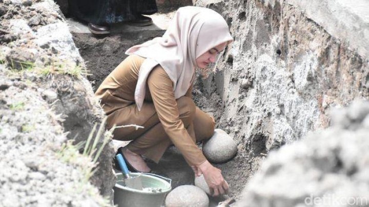 Bupati Luwu Timur Sisihkan Uang Pribadi Bantu Bangun Gereja 