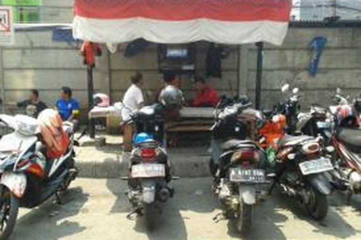 Memilih Jalan Hidup Sebagai Tukang Ojek Pangkalan