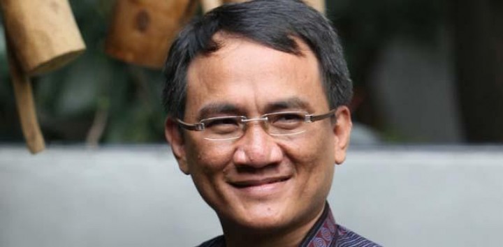 Andi Arief Sempat Buang Bong ke Toilet Hotel 