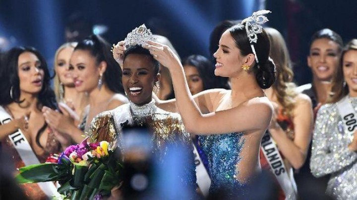 Berkenalan dengan Zozibini Tunzi, Pemenang Miss Universe 2019 