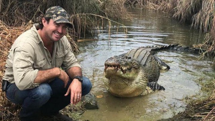 Matt Wright Gagal Tangkap Buaya Berkalung Ban di Palu