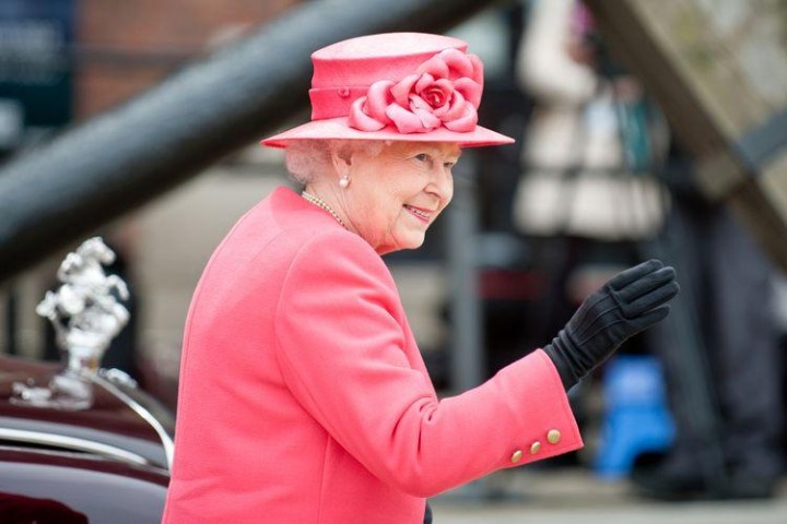Ratu Elizabeth Cari Ahli Media Sosial, Gajinya Rp 78 Juta Sebulan 