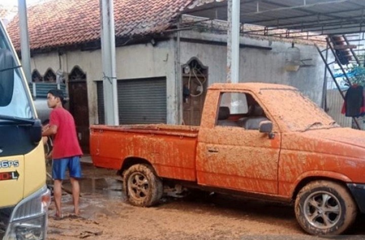 Tangki Mobil Tinja Meledak di Jakarta Timur, Muatannya Siram Rumah Sekitar