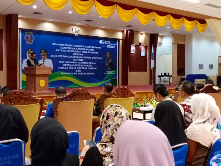Tenaga Kerja Kontrak Daerah dan Pengurus RT Se-Kota Bontang dapat Jaminan Kesejahteraan 