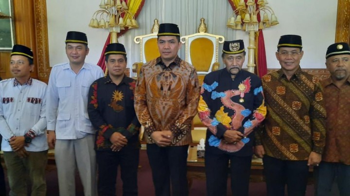 Bacawalkot dan Wakil Andi Harun - Rusmadi Sowan ke Sultan Kutai Ing Martadipura