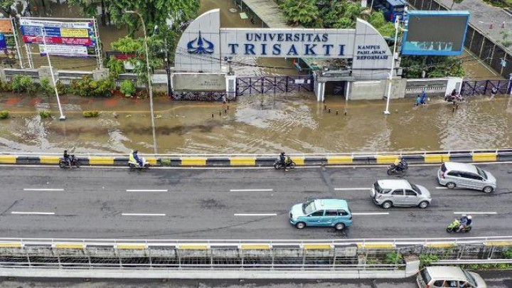 Pengungsi Banjir Jakarta Capai 31.232 Orang 
