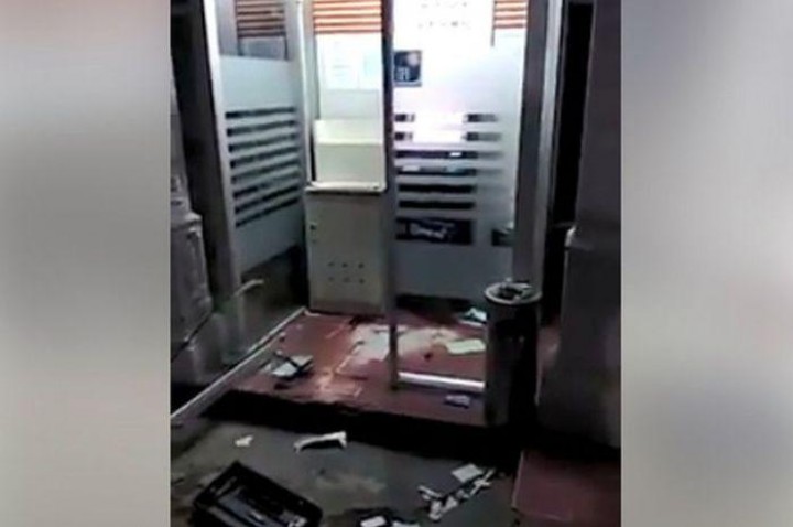 Mesin ATM Rusak Ditarik Avanza, Sukses Dijebol Ternyata Isi Duitnya Bikin Ngelus Dada 