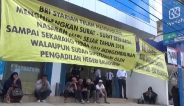 BRI Syariah Balikpapan Didemo Warga
