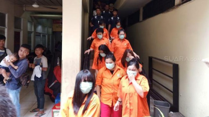 Judi Batu Goncang Mall Season City, Bertaruh Nomor Sambil Bernyanyi