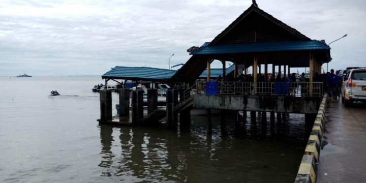VIDEO: Kapal Tongkang Intan 7504 Tabrak Pelabuhan Tengkayu I di Tarakan