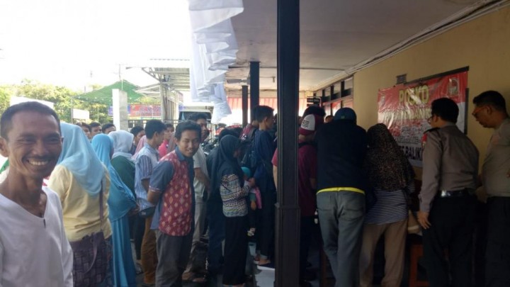 Ratusan Orang Mengantre Kupon Jalan Sehat Polda Kaltim