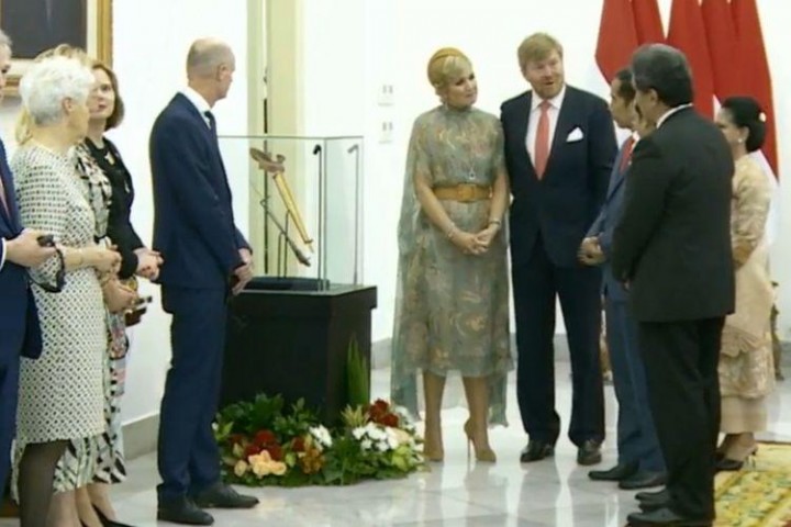 Hampir 2 Abad Ada di Belanda, Raja Willem Kembalikan Keris Pangeran Diponegoro ke Jokowi 