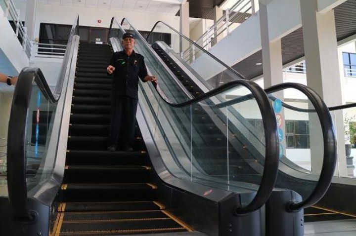 Pengadaan Eskalator DPRD Diduga Ada Mark Up