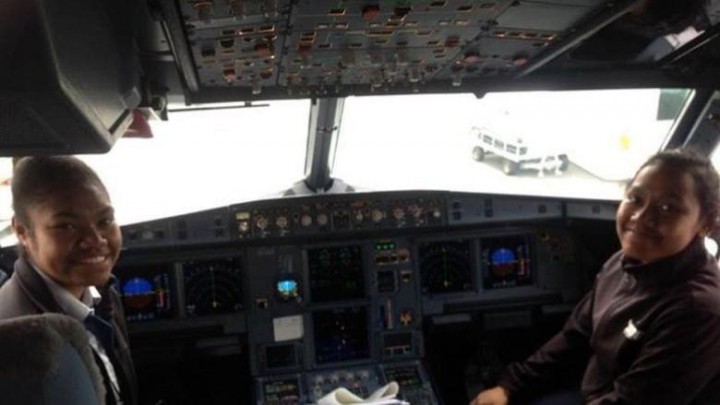 Dua Pilot Perempuan Pertama Asal Papua