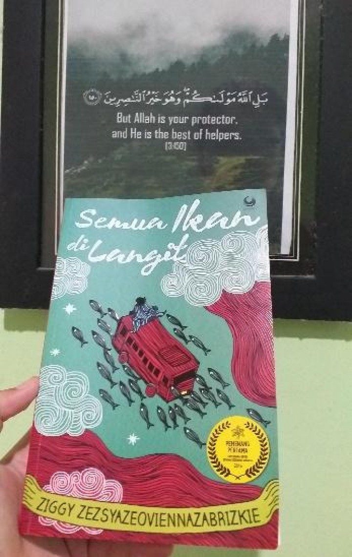 Mengenal Eksistensi Tuhan dan Cara MencintaiNya dalam Buku Semua Ikan di Langit