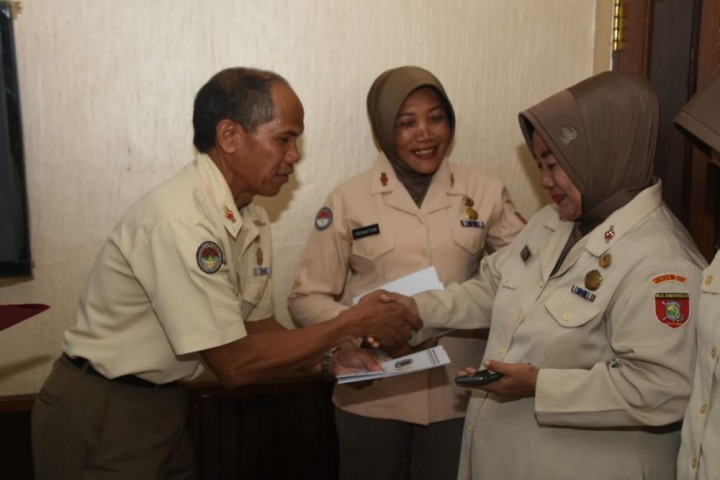 ASN Korem 091/ASN Beri Bantuan Teman Korban Banjir 