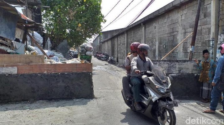 Viral, Jalan Umum di Surabaya Diblokir Warga dengan Tembok