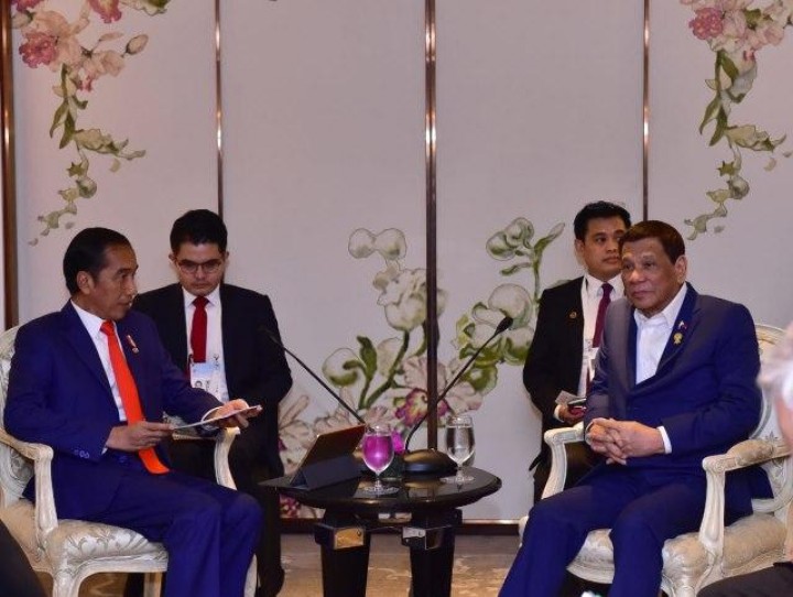 Jokowi Minta Bantuan Duterte Bebaskan Tiga WNI Sandera Abu Sayyaf