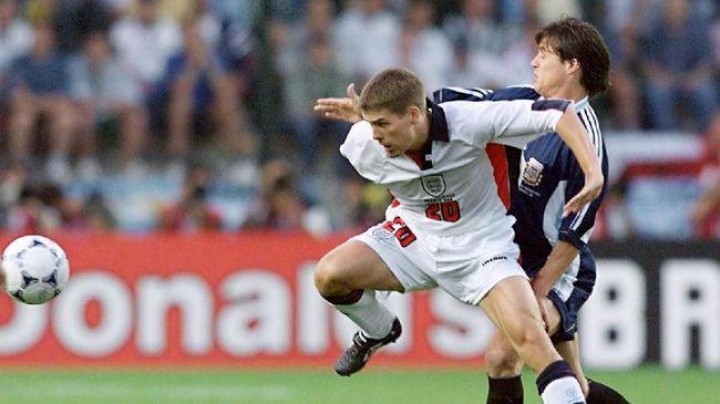 Owen dan Shearer Cekcok di Twitter 