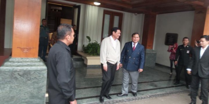 Prabowo dan Luhut Bertemu di Restoran Hotel 