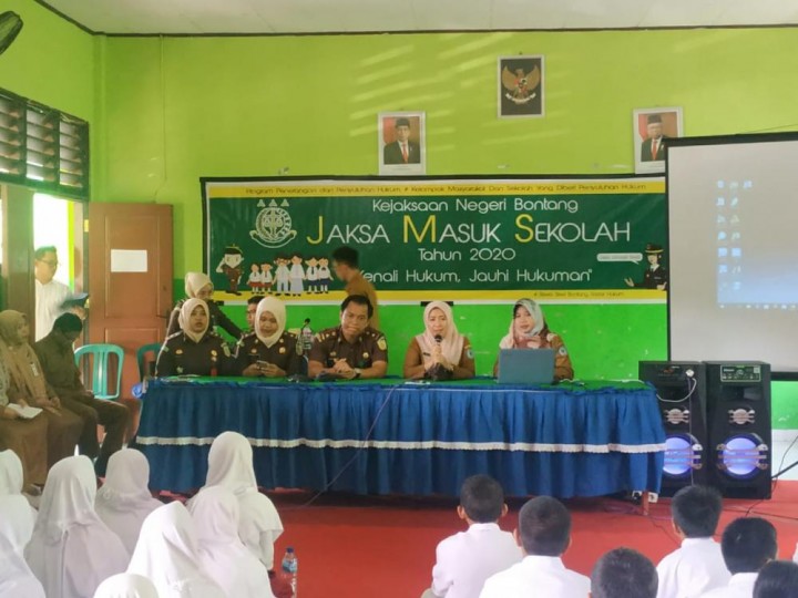 Ketika Murid SDN 001 Bontang Utara Belajar Hukum Dari Si Pengetuk Meja Hijau