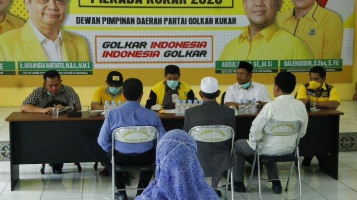 KH Abu Ali dan Saifuddin Marzuki Kembalikan Formulir Penjaringan Balon Wabup Kukar Partai Golkar
