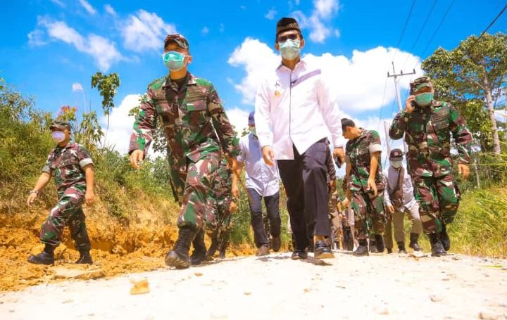 Tinjau Jalan Program TMMD, Rahmad Masud; Luar Biasa TNI Kita