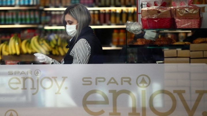 6 Hal yang Tak Boleh Disentuh saat Belanja di Supermarket Selama Pandemi
