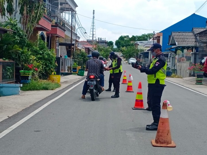 Antisipasi Covid-19, Jalur Perumahan PKT Ditutup, Hanya Ada Satu Jalur Masuk dan Keluar