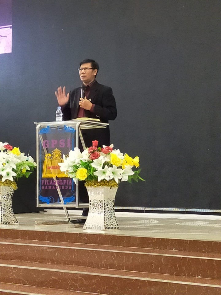 Cerita Suka Duka Jemaat Bontang Peringati Paskah dari Live Streaming di Rumah