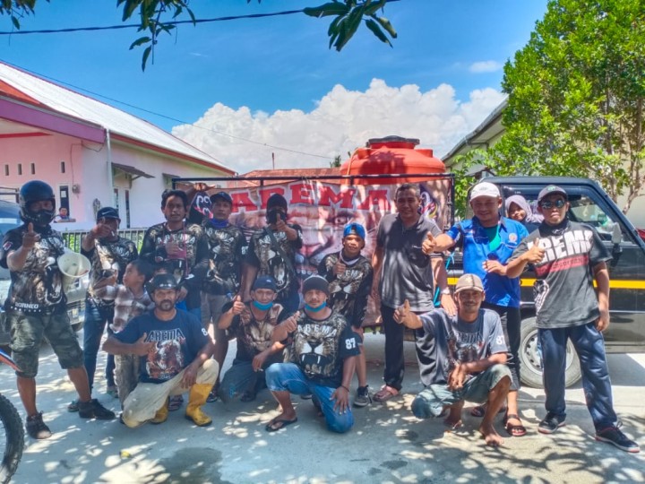 Gunakan Dua Mobil, Arema Bontang Semprot Desinfektan