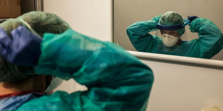 Masyarakat Jangan Phobia kepada Tenaga Medis Tangani Covid-19