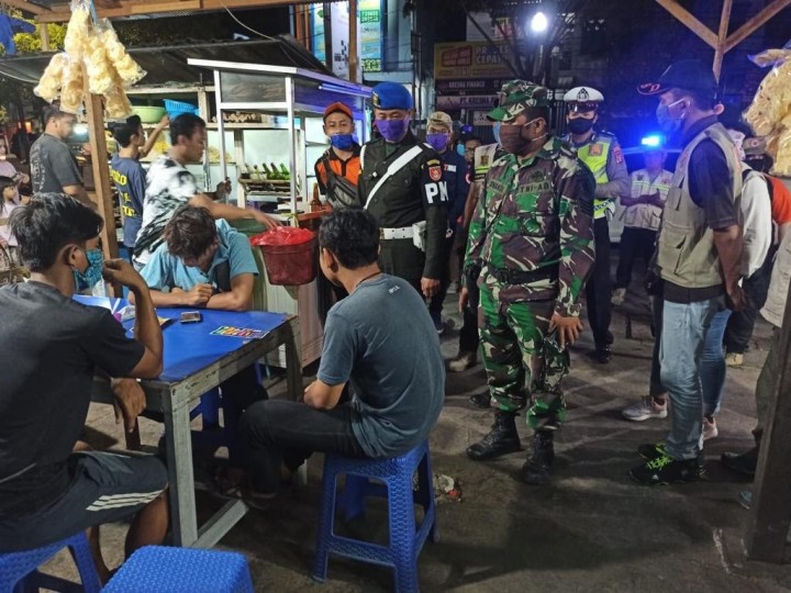 Memutus Mata Rantai Covid-19, Tim Satuan Gugus Tugas Lakukan Tugasnya Siang dan Malam