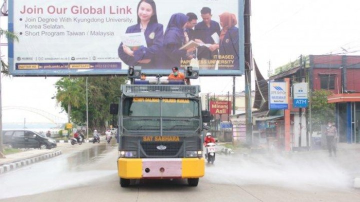 Pemkab Kukar dan Unsur Forkopimda Gelar Penyemprotan Disinfektan di Fasilitas Umum