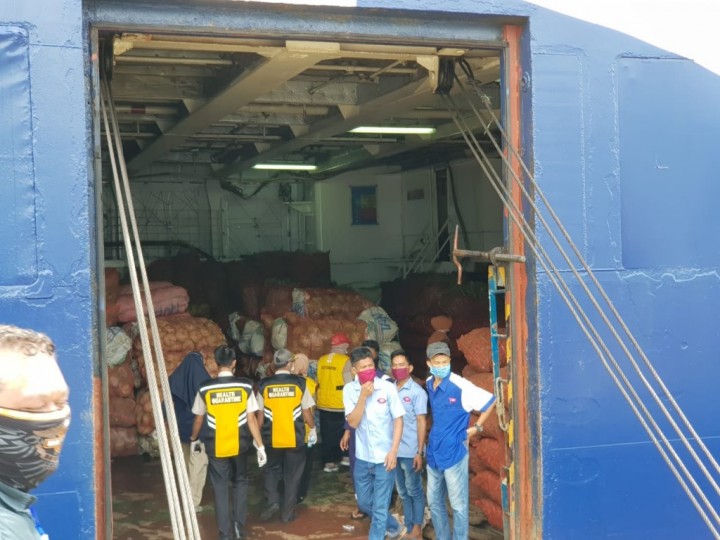 Prince Soya Merapat Tanpa Penumpang, KM Aditya ke Pare Pare Angkut 243 Orang dan 23 Unit Kendaraan