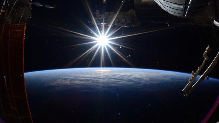 Pulang ke Bumi Saat Pandemi COVID-19, Astronot Amerika Galau