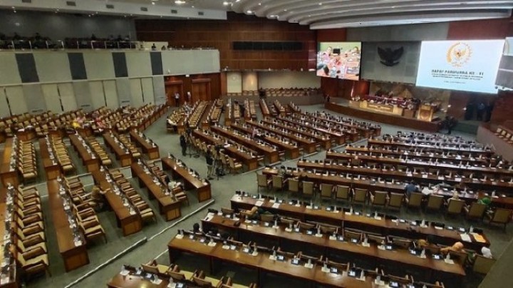 Rakyat Susah karena Corona, Anggota DPR Justru Dikasih Uang Beli Mobil