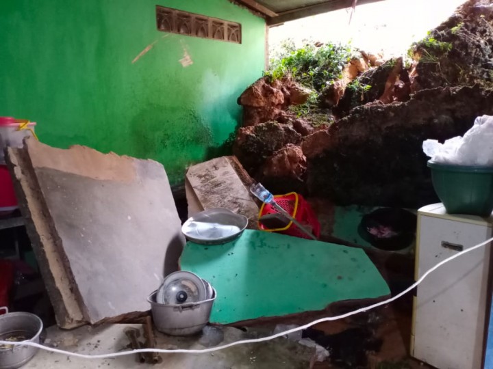 Setengah Wilayah Lok Tuan Berada di Kawasan Rawan Longsor, Lurah Imbau Warga Waspada