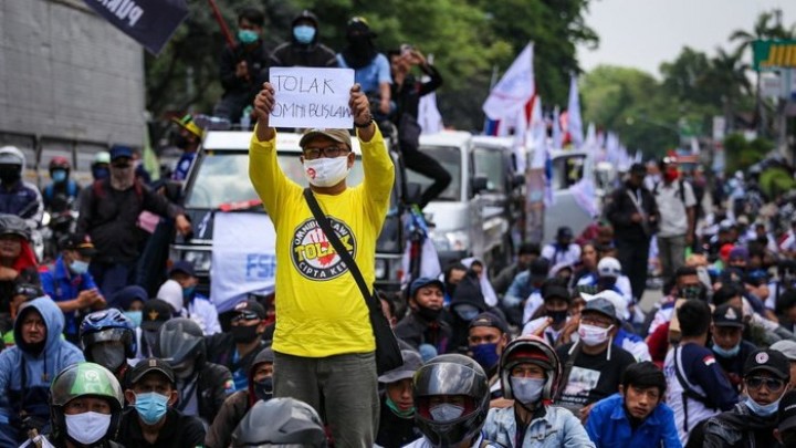 Dampak Omnibus Law UU Cipta Kerja: Rugikan Buruh hingga Abaikan HAM