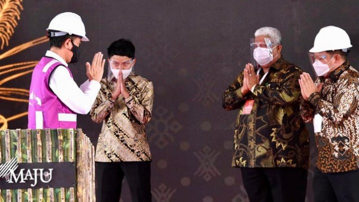 Jokowi Resmikan Pabrik Gula Milik Crazy Rich Haji Isam