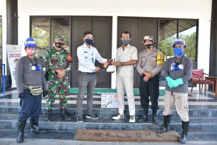 Pupuk Kaltim Kembali Andil Antisipasi Covid-19 dan Beri Bantuan Tangani Pohon Tumbang