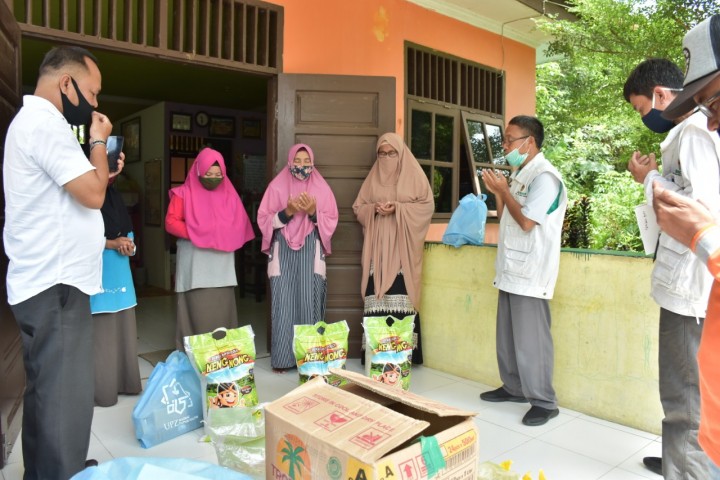 UPZ Pupuk Kaltim Salurkan Paket Sembako Senilai Rp134 Juta bagi Tenaga Pendidik Bontang