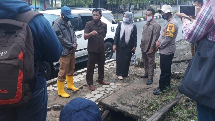 DPRD Tindaklanjuti Aduan Warga Kabel Perusahaan Hambat Saluran Drainase